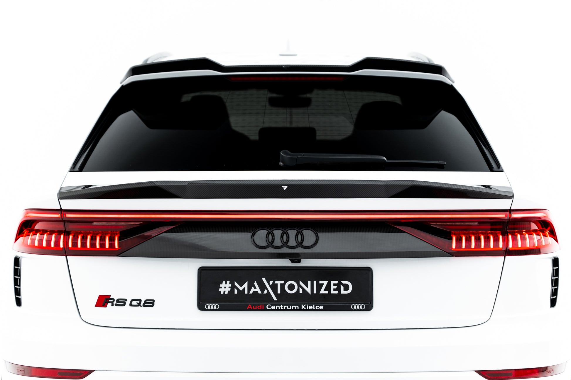 Set of Prepreg Carbon Splitters Audi RSQ8 Mk1