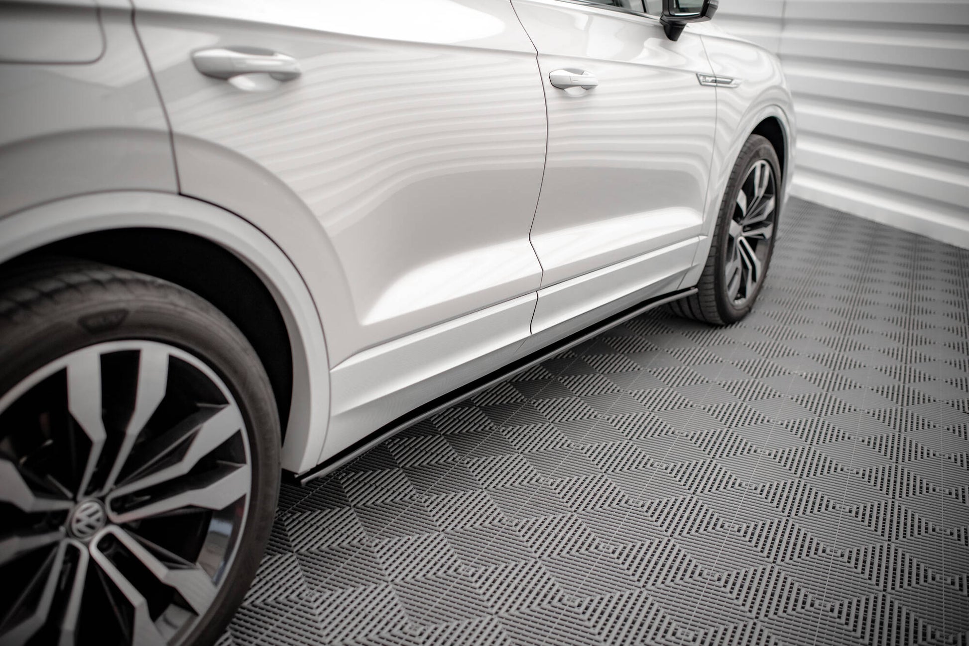 Set of Splitters Volkswagen Touareg R-Line Mk3