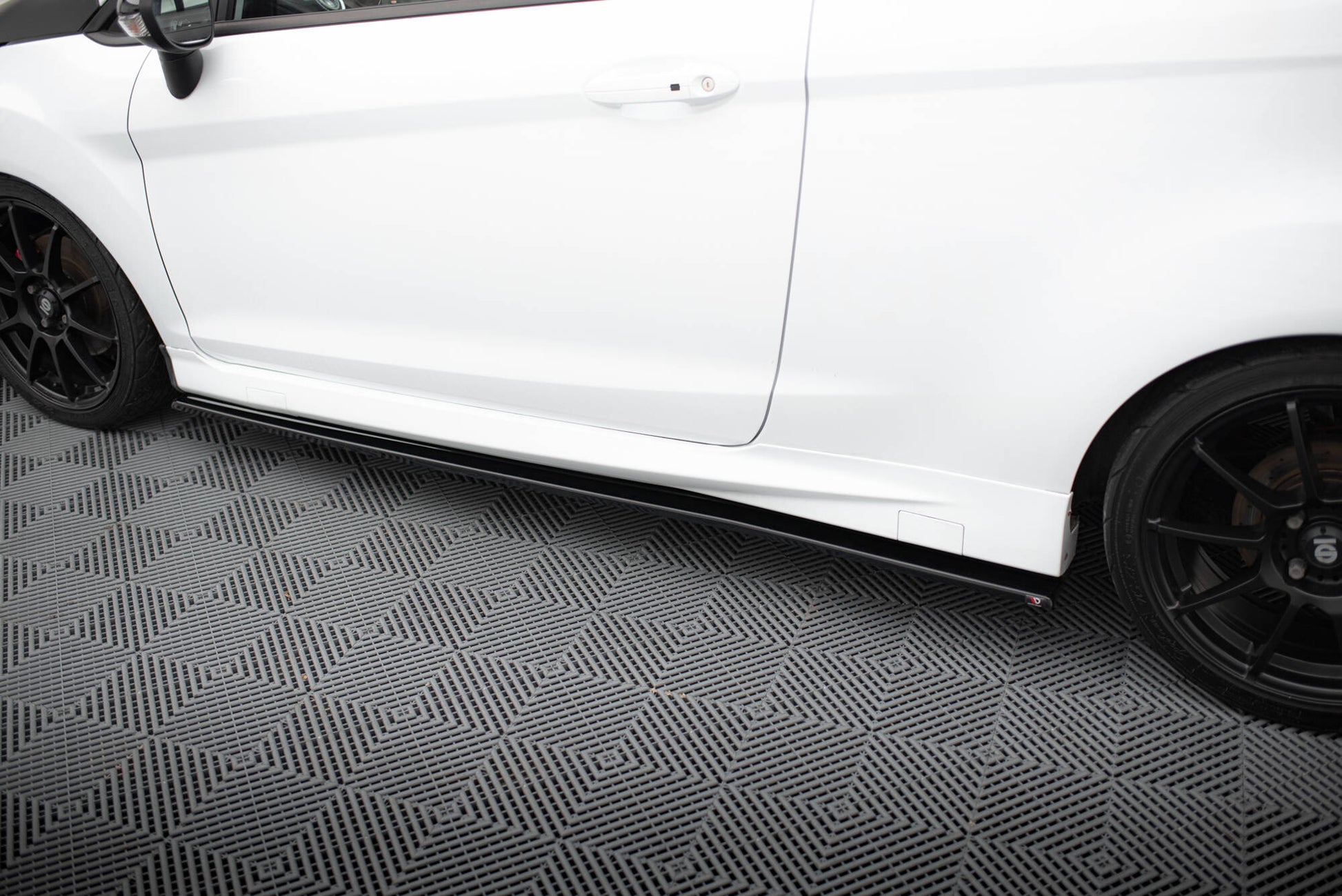 Side Skirts Diffusers Ford Fiesta ST / ST-Line Mk7 / Mk7 Facelift