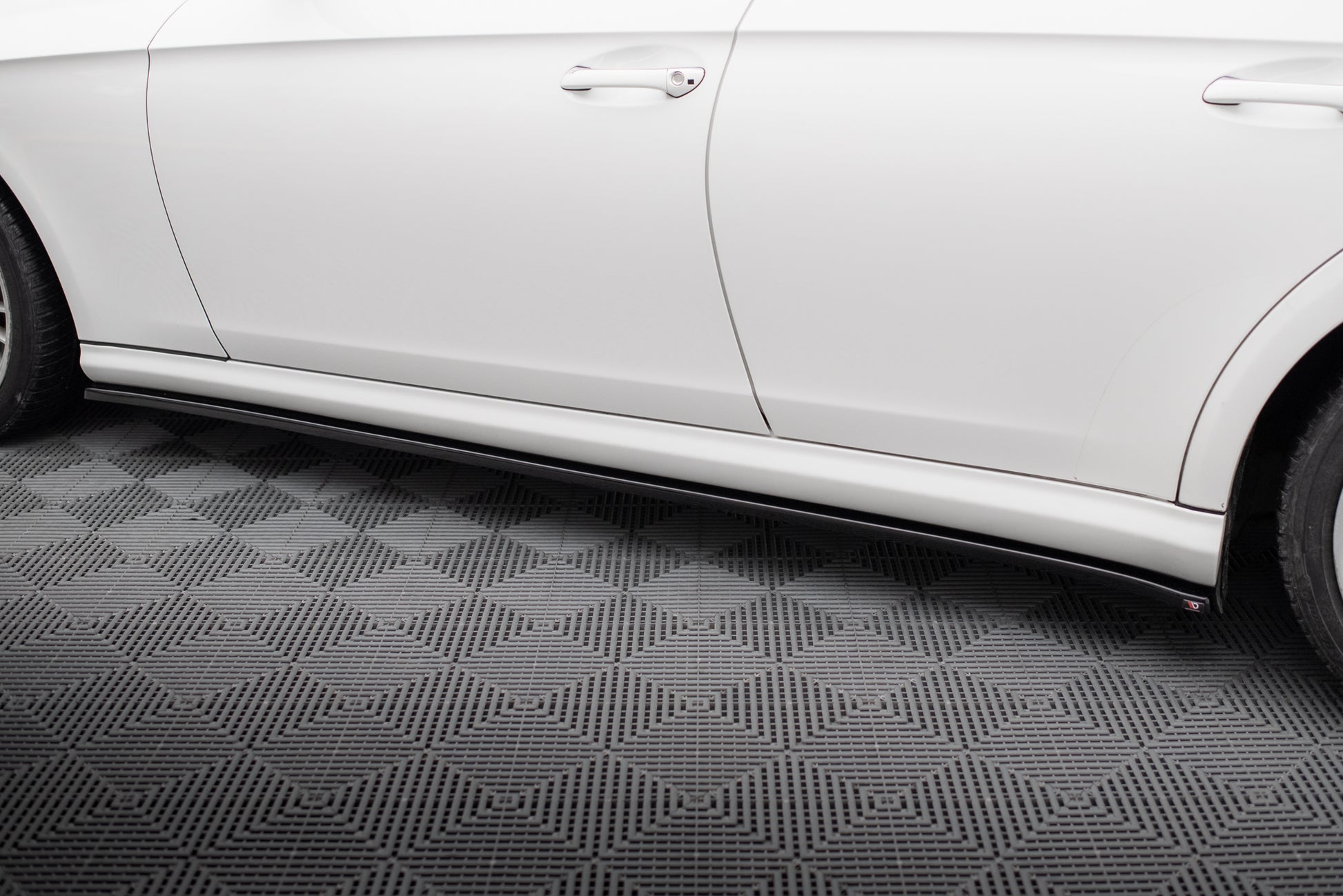 Side Skirts Diffusers  Mercedes CLS C219 55AMG