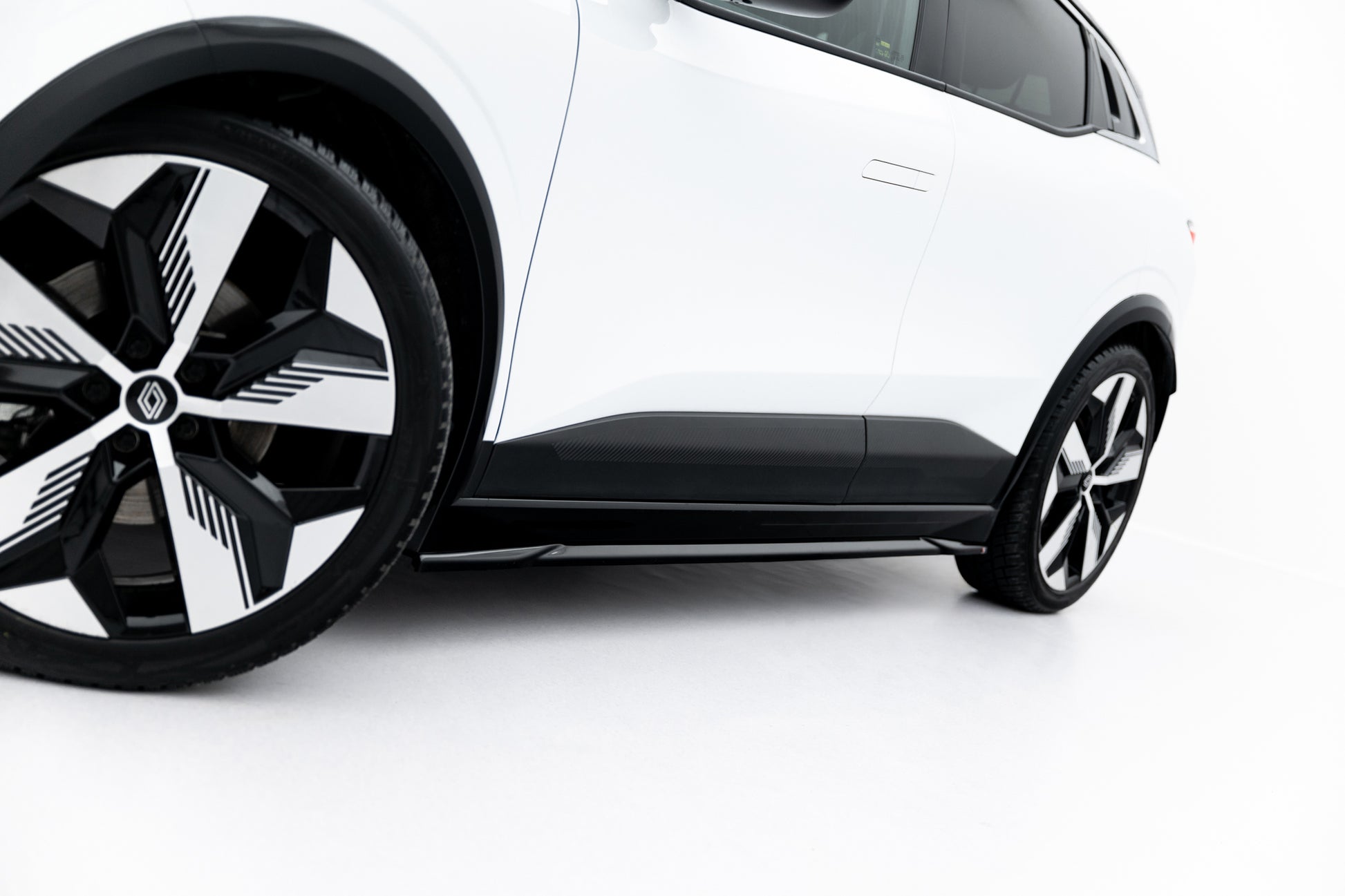 Side Skirts Diffusers Renault Megane E-Tech Electric Mk1