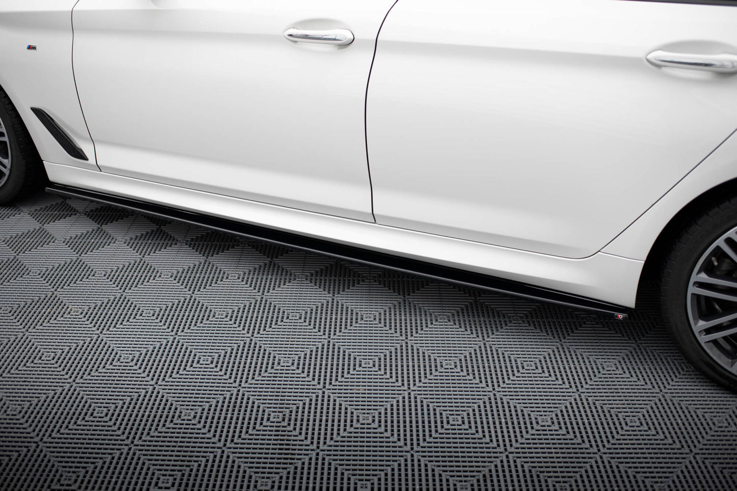 Side Skirts Diffusers V.1 BMW 5 M-Pack / M550d / M550i G30/ G31
