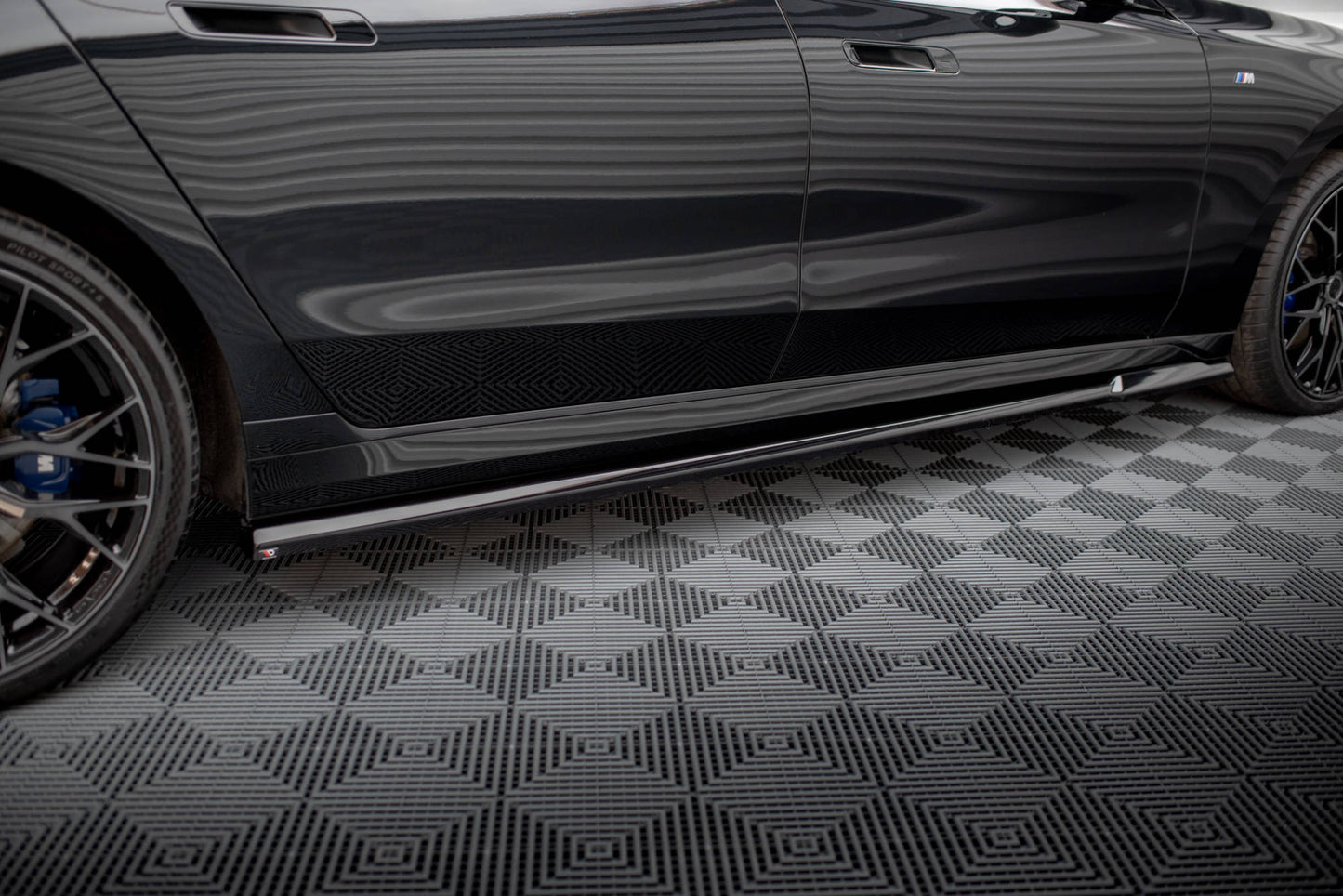 Side Skirts Diffusers V.1 BMW 740d xDrive M-pack / 740i xDrive M-Pack G70