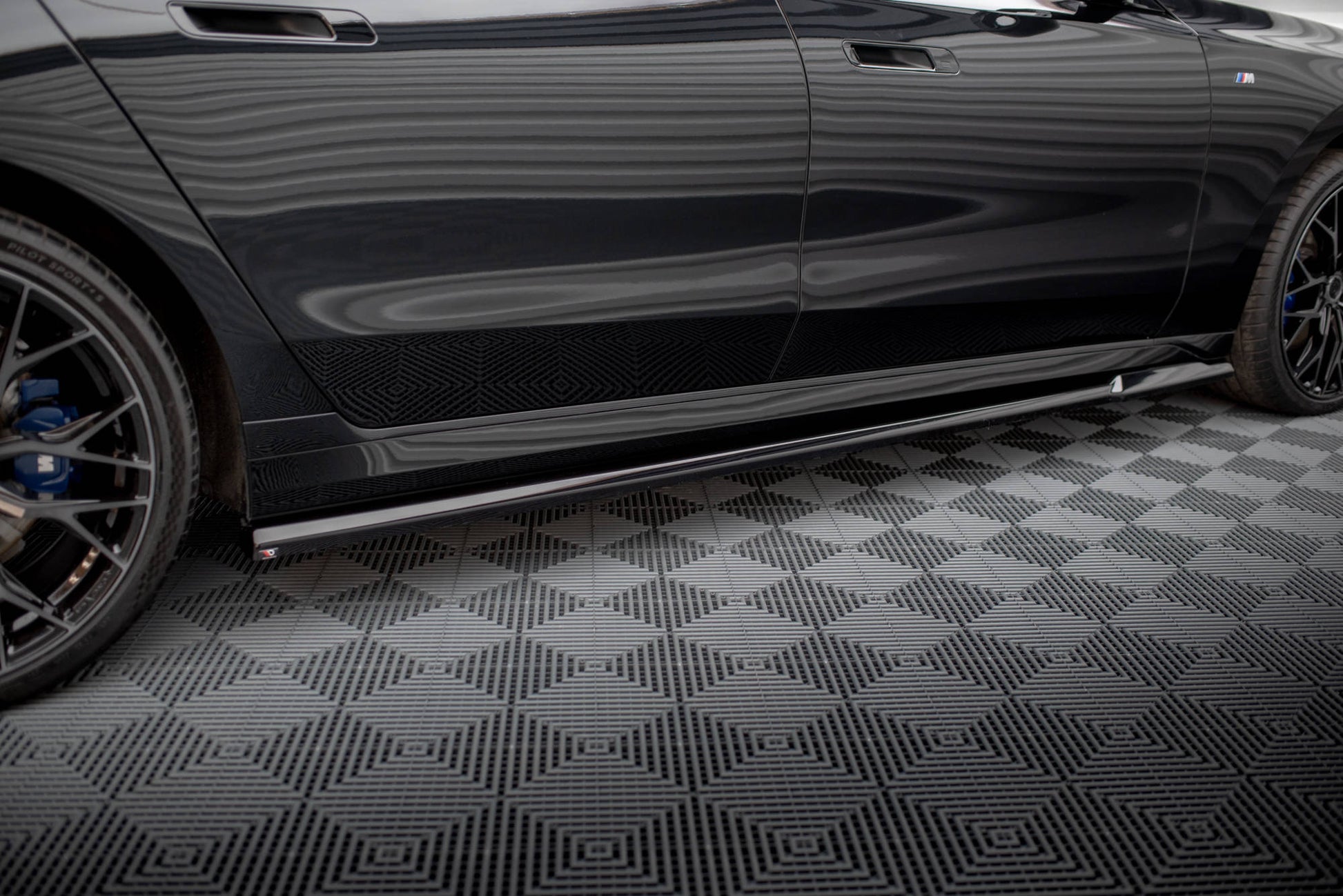 Side Skirts Diffusers V.1 BMW 740d xDrive M-pack / 740i xDrive M-Pack G70