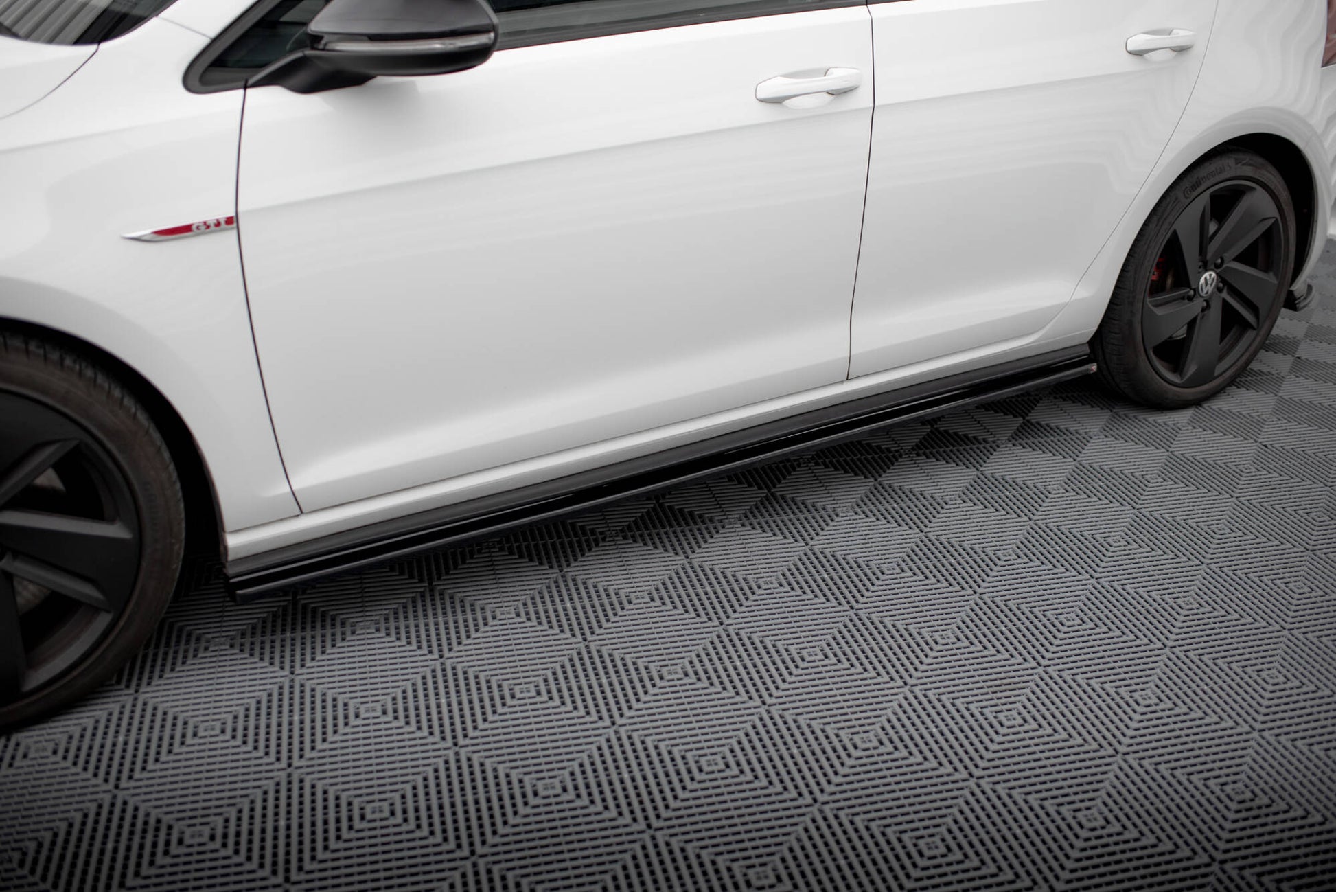 Side Skirts Diffusers V.1 Volkswagen Golf GTI / GTD Mk7 / Mk7 Facelift  (wide)