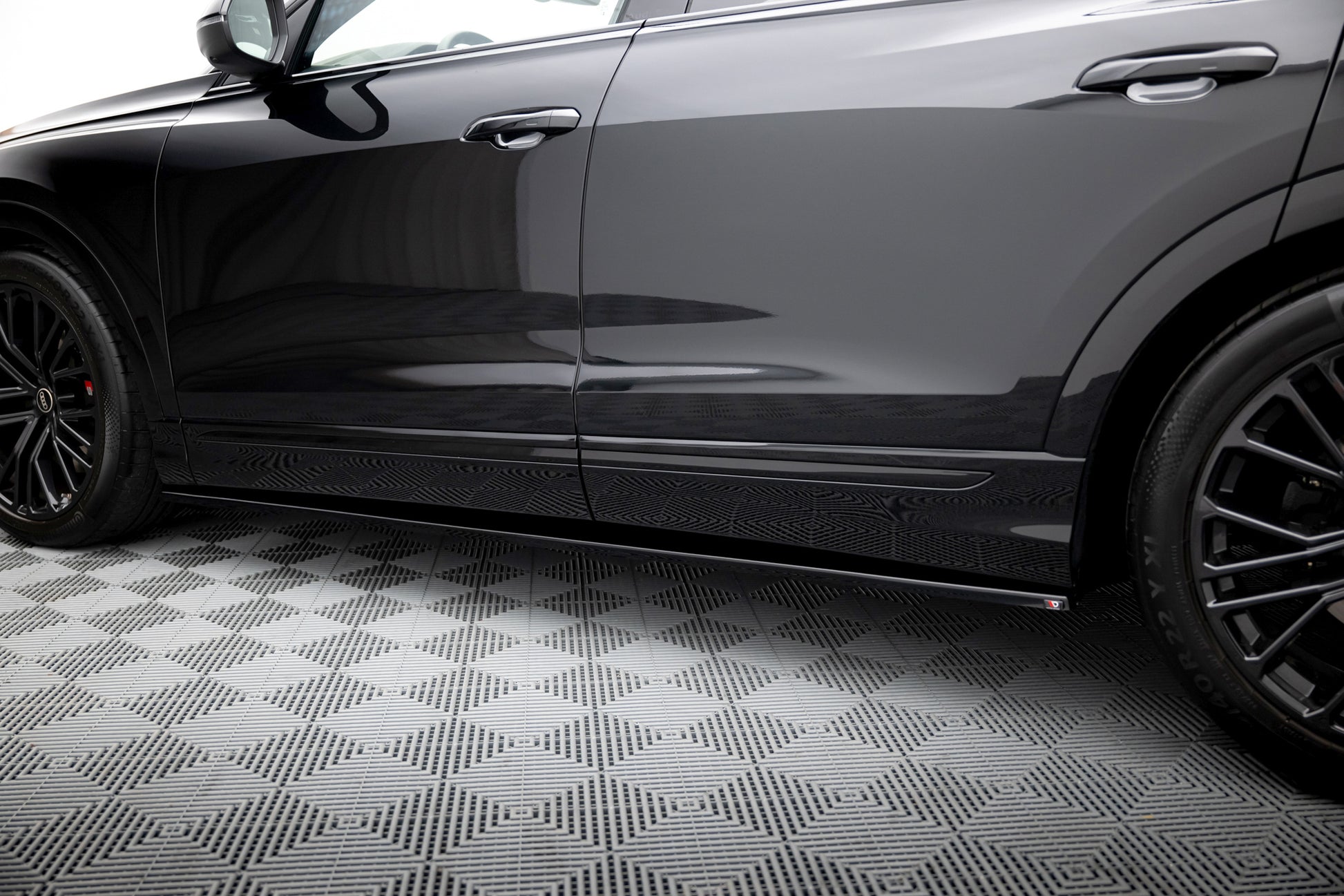 Side skirts Diffusers  V.1 Audi Q8 S-line / SQ8 Mk1 Facelift