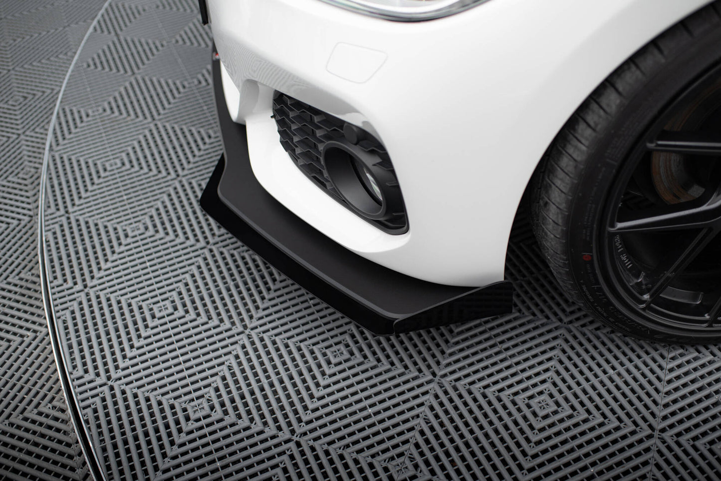Street Pro Front Splitter V.3 + Flaps for BMW 1 F20 M-Pack Facelift / M140i