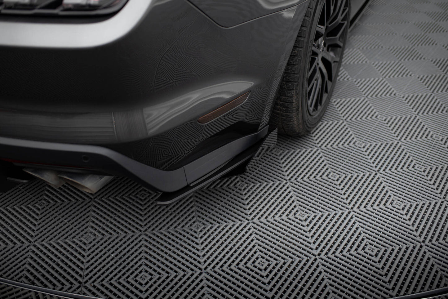 Street Pro Rear Side Splitters + Flaps Ford Mustang GT Mk6