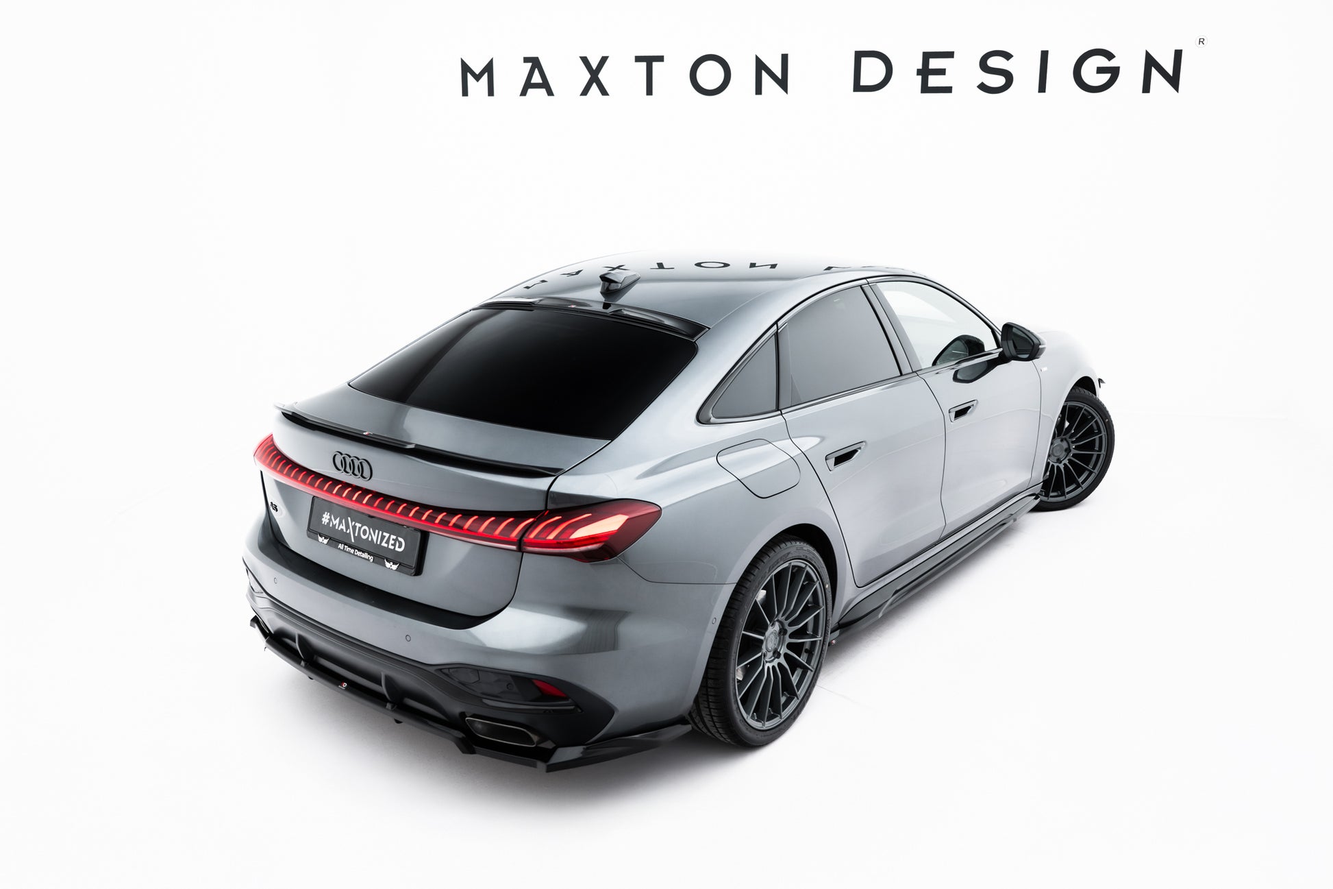 The extension of the rear window Audi A5 S-Line / S5 Sedan B10