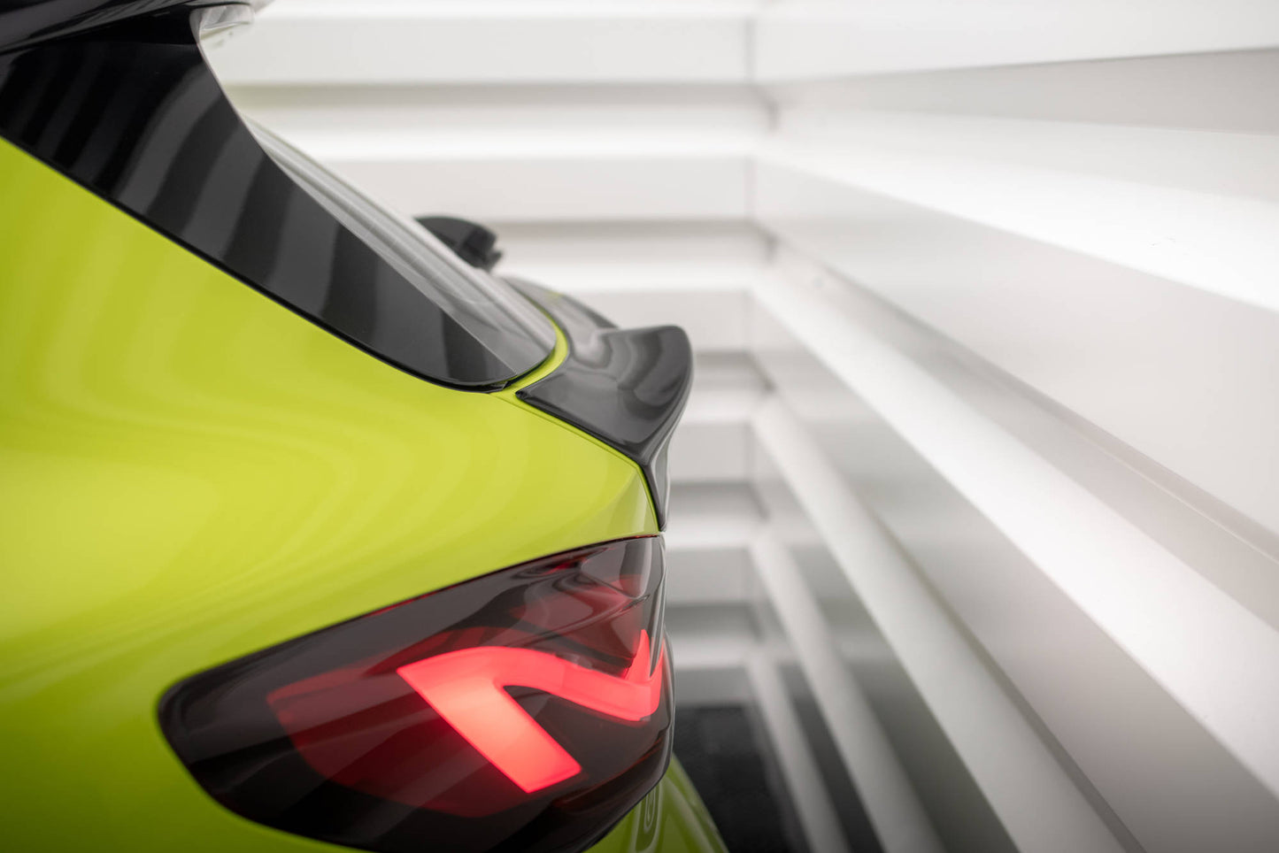The extension of the rear window BMW 1 M-Pack / M135i / 128ti F40