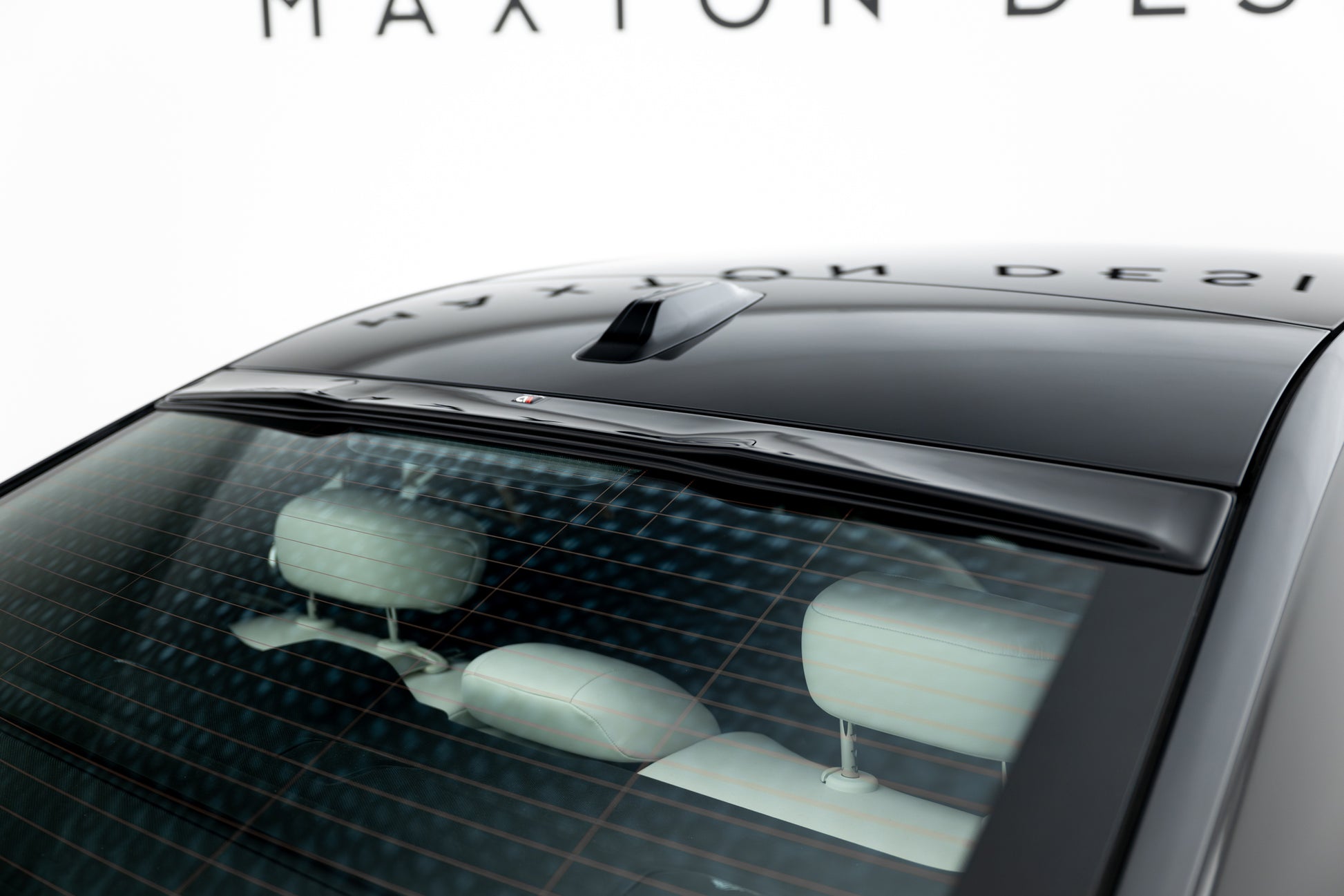 The extension of the rear window BMW 7 G70