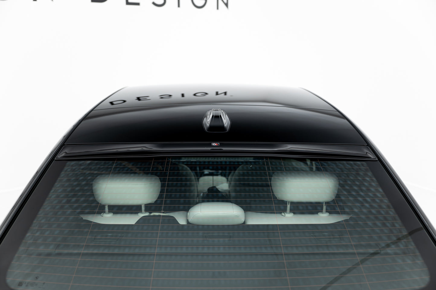 The extension of the rear window BMW 7 G70
