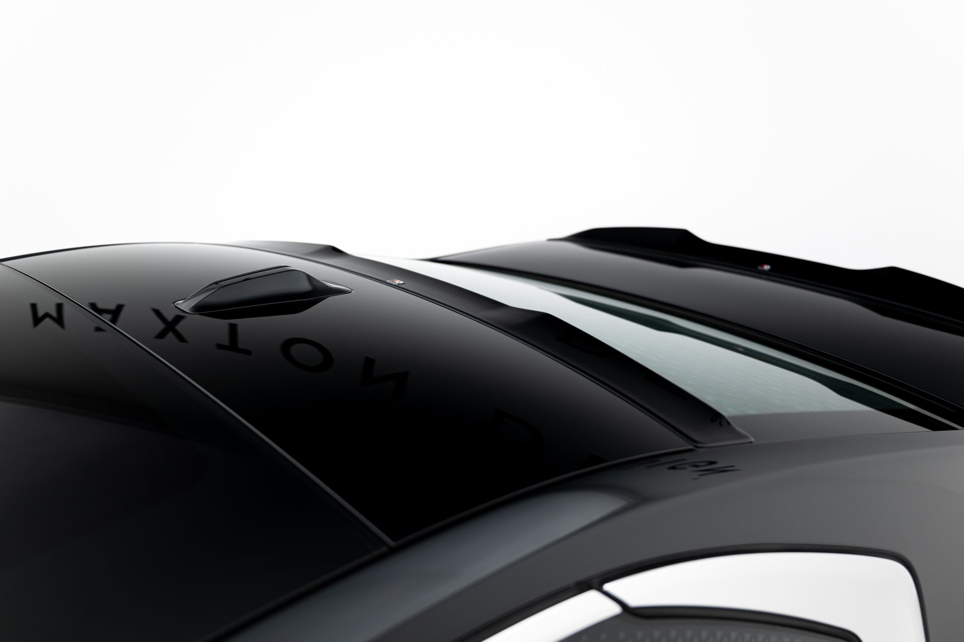 The extension of the rear window BMW 7 G70